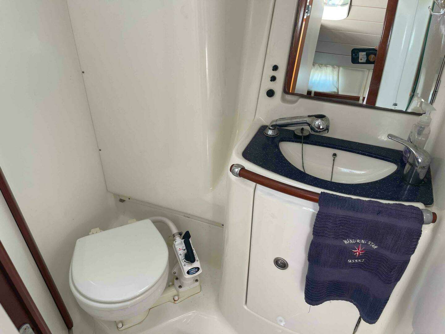 2004 Beneteau Oceanis 473 - Image 11