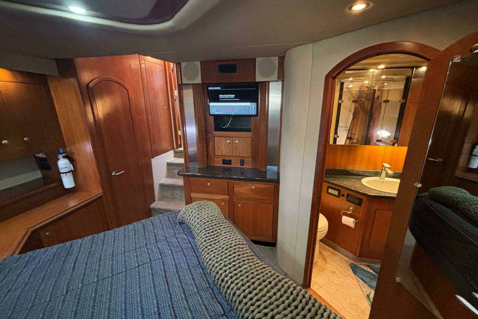 2005 Cruisers Yachts 455 Express Motor Yacht - Image 22