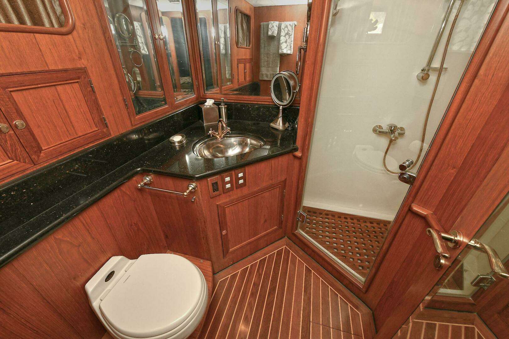 2002 Grand Alaskan Flushdeck - Image 41