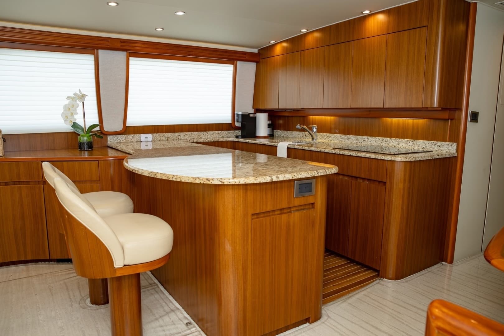 2008 Viking 60 Convertible - Image 4