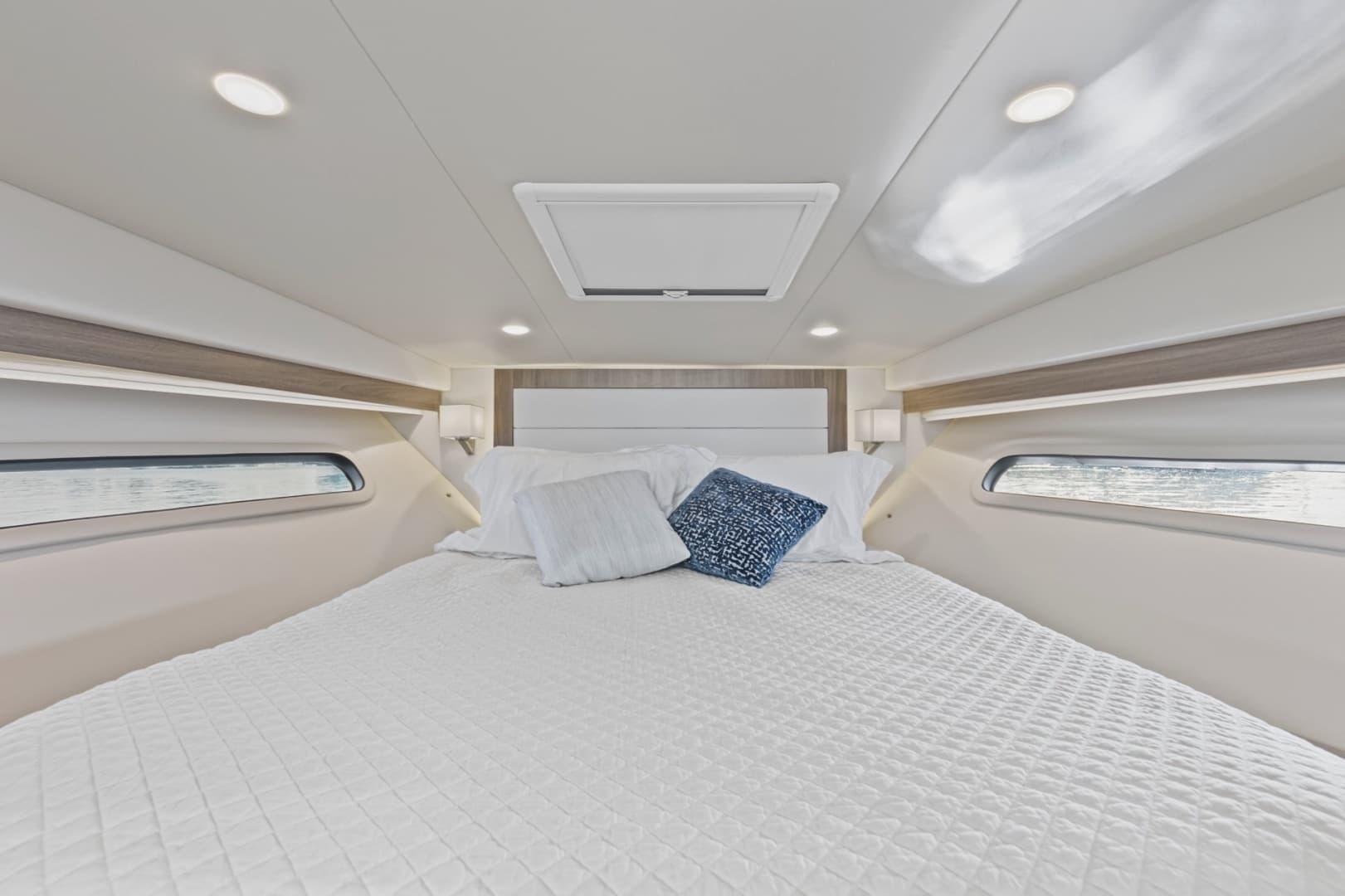 2020 Regal 38 XO - Image 34