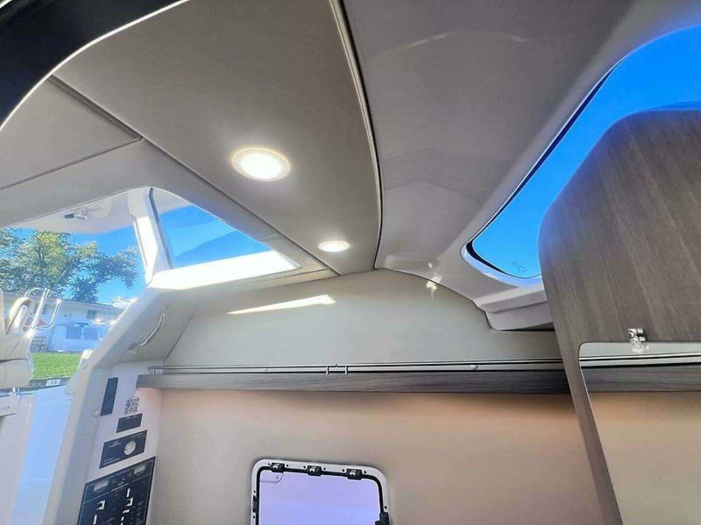 2019 Regal 33 SAV - Image 53