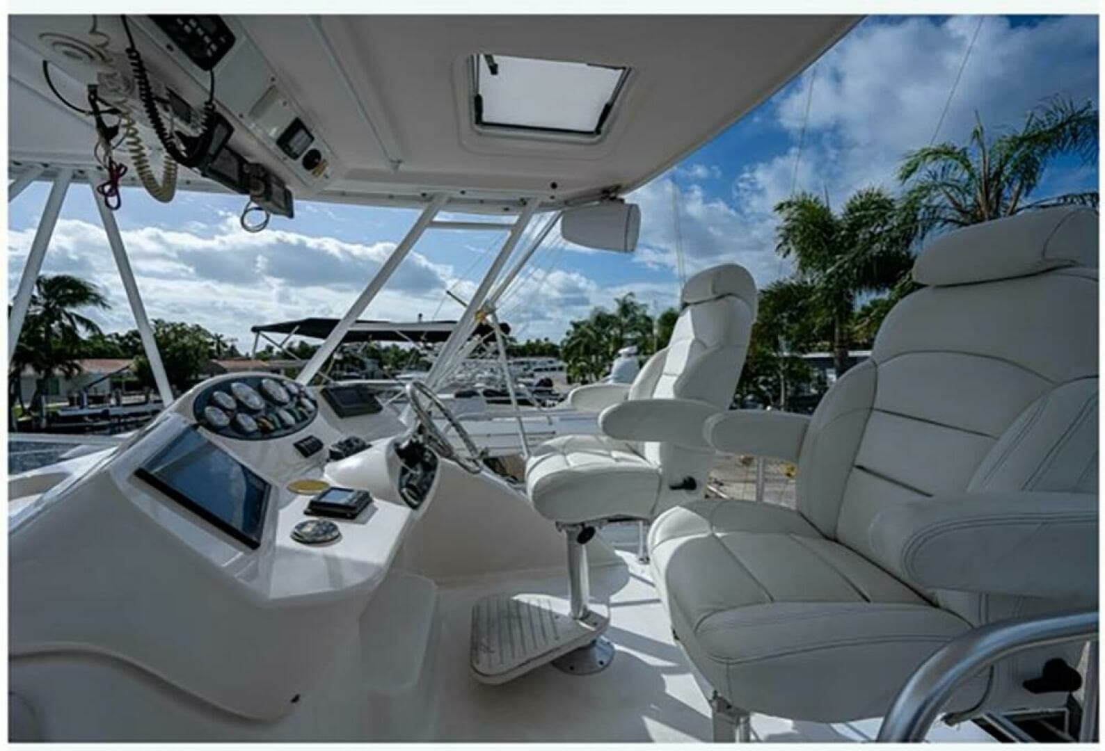 2004 Riviera 42 Convertible - Image 8