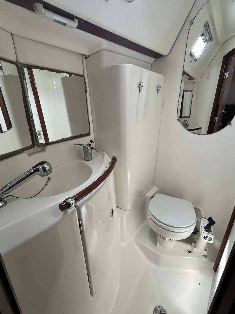 2005 Beneteau 423 - Image 33