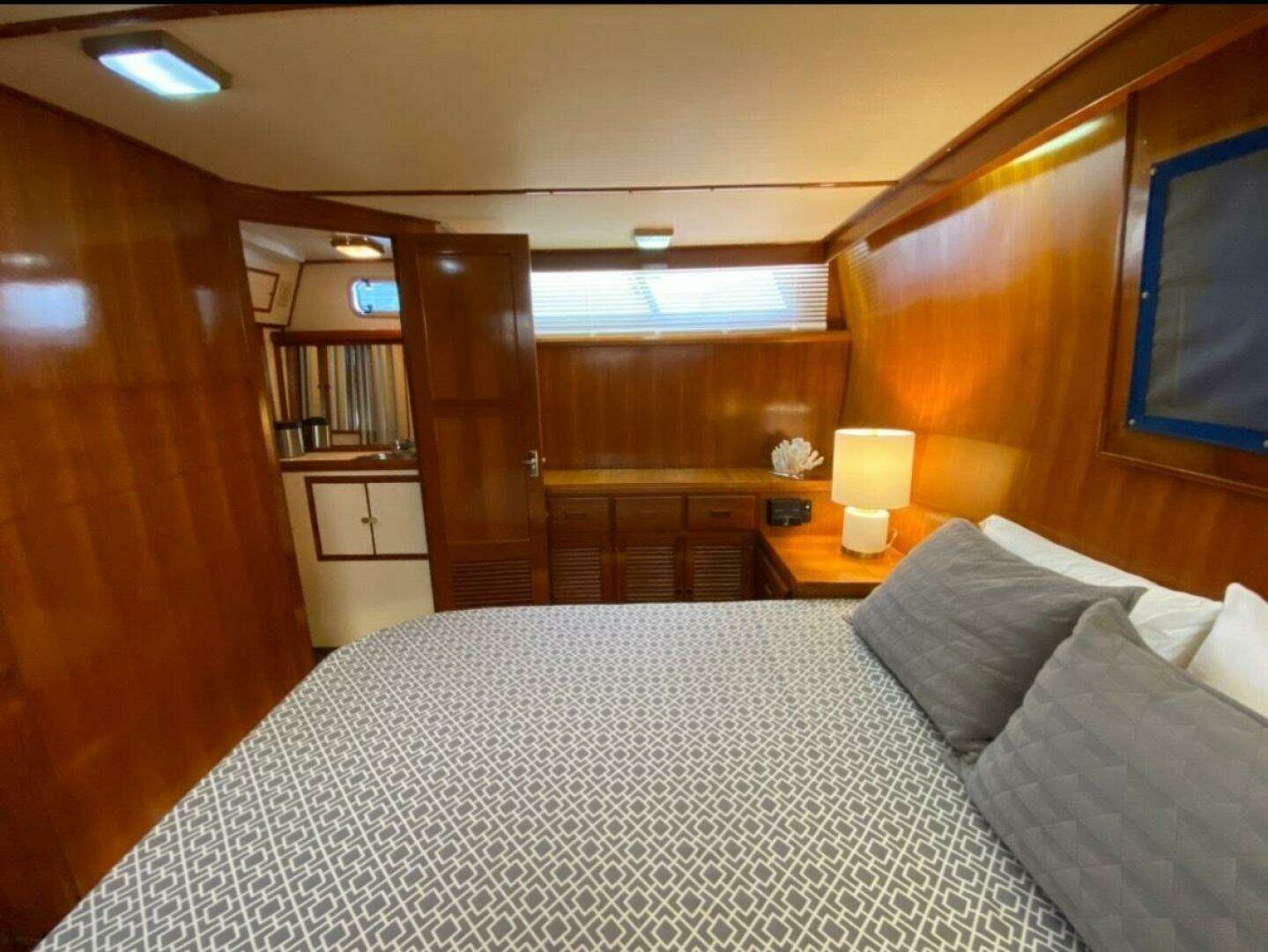 1986 Heritage East Sundeck 36 - Image 31