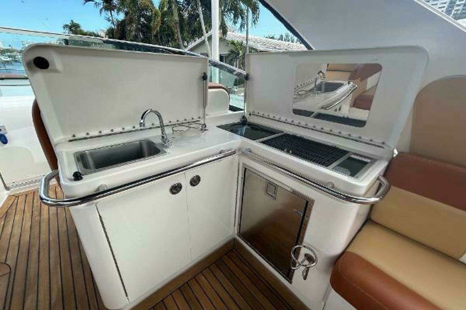 2014 Sea Ray 370 Venture - Image 19