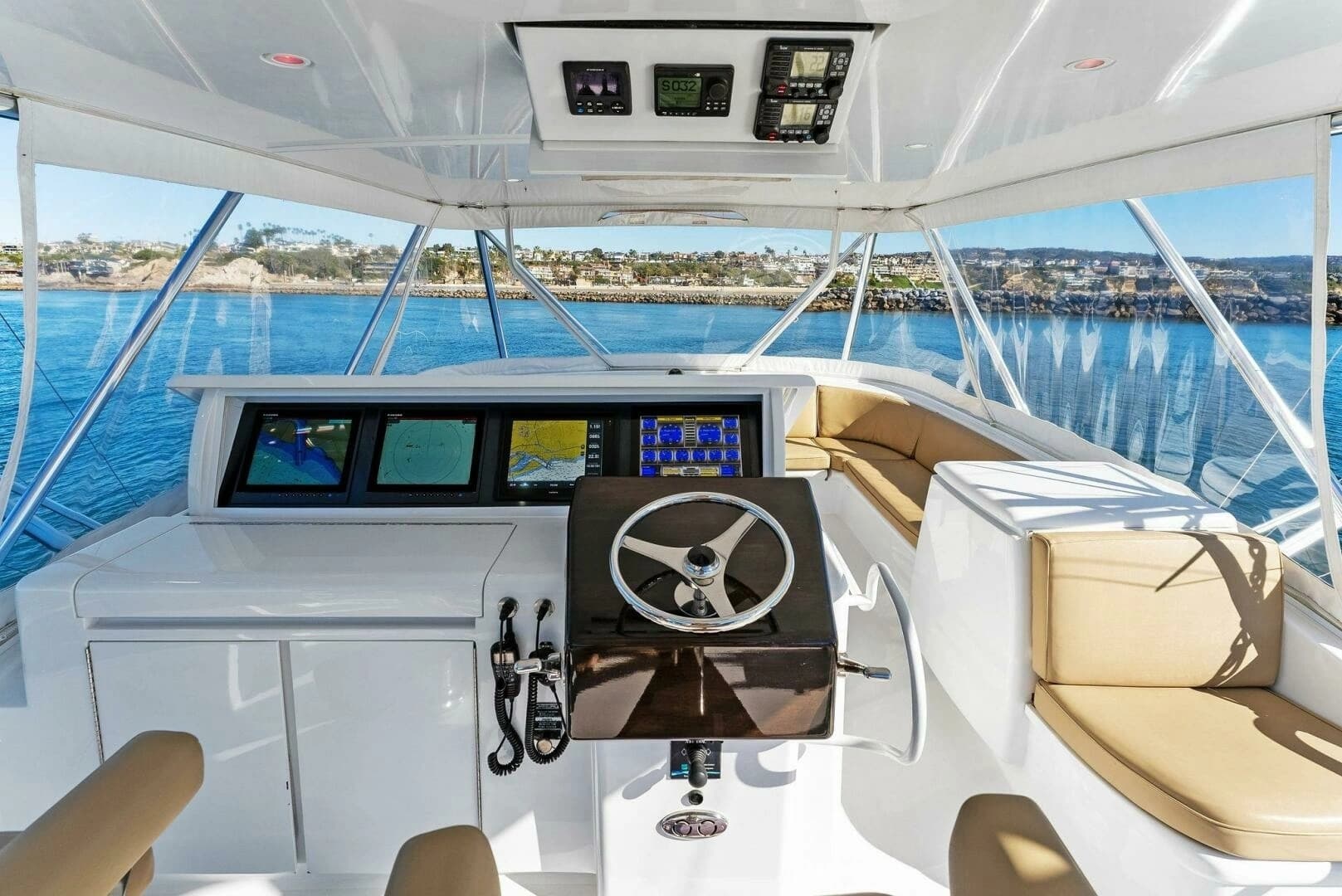 2007 Hatteras 64 Convertible - Image 5