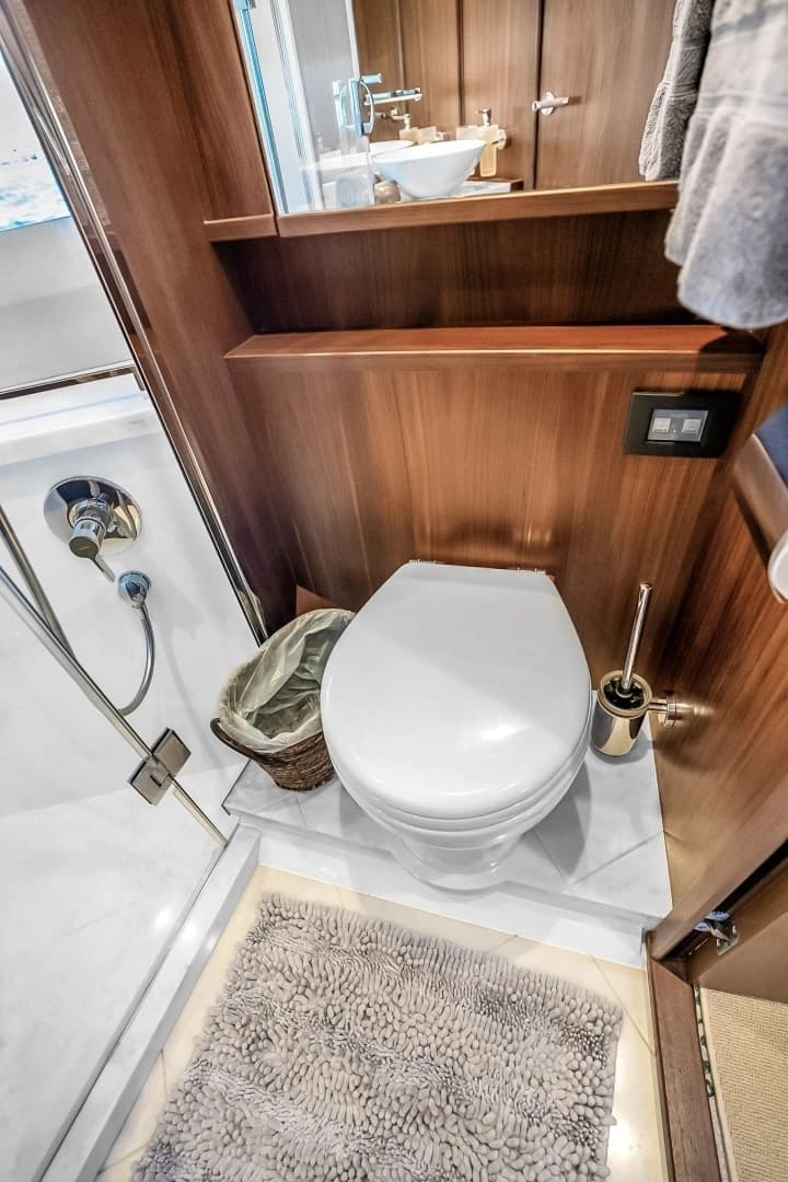 2016 Princess V58 - Image 46