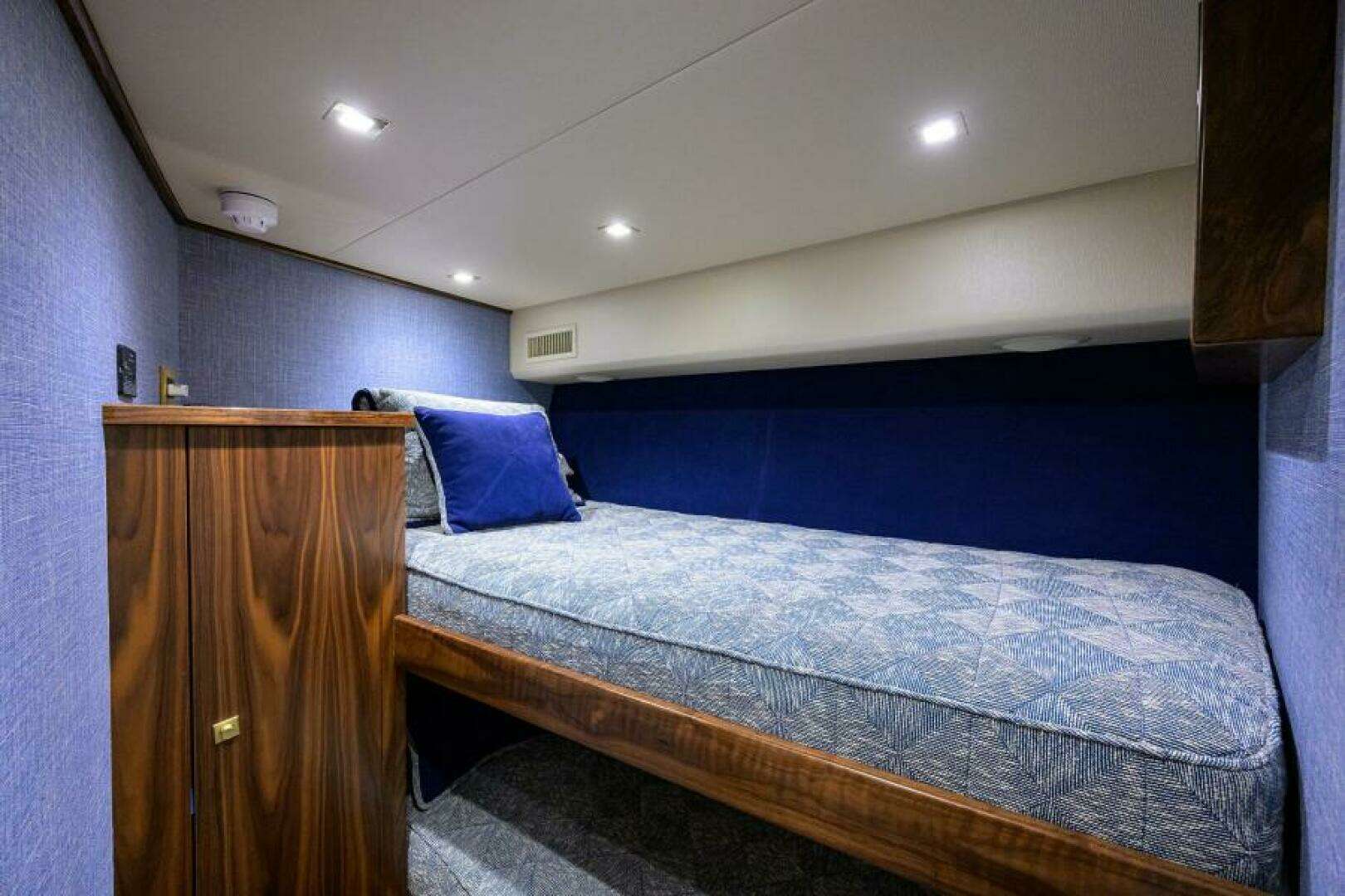 2024 Viking 80 Convertible - Image 18