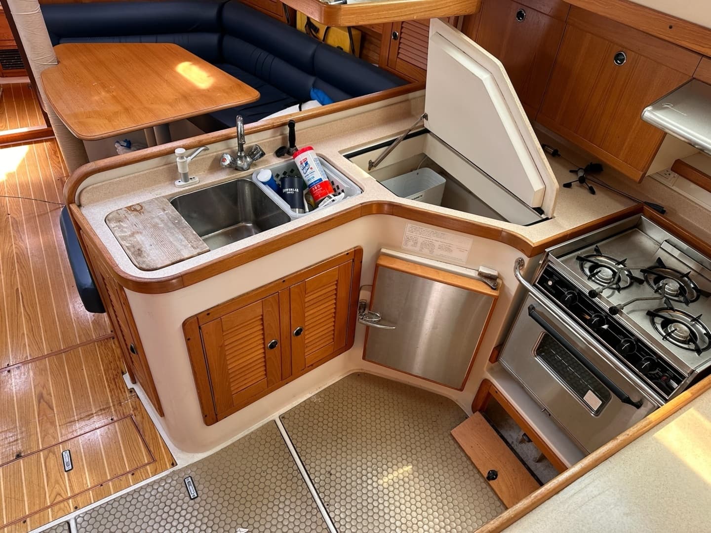 2002 Catalina 400 mkII - Image 21