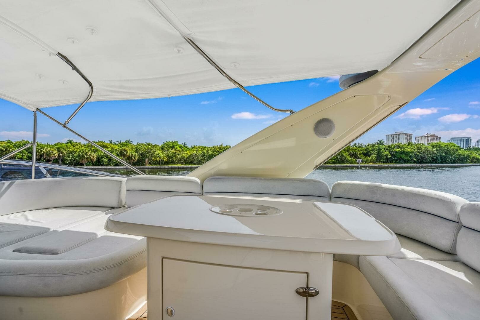 2009 Azimut 62E - Image 11