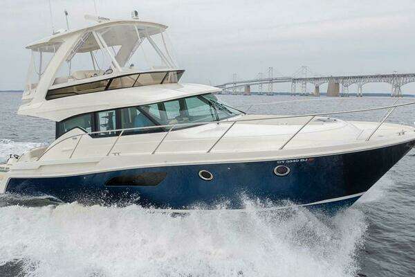 2021 Tiara Yachts 4400 Flybridge - Image 1