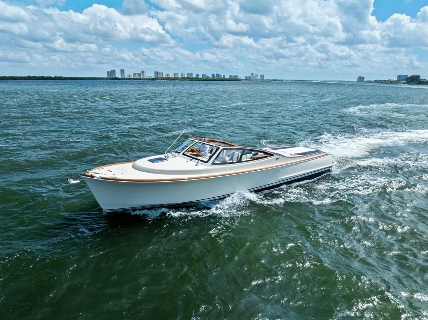 2008 Hinckley Talaria 38R - Image 10