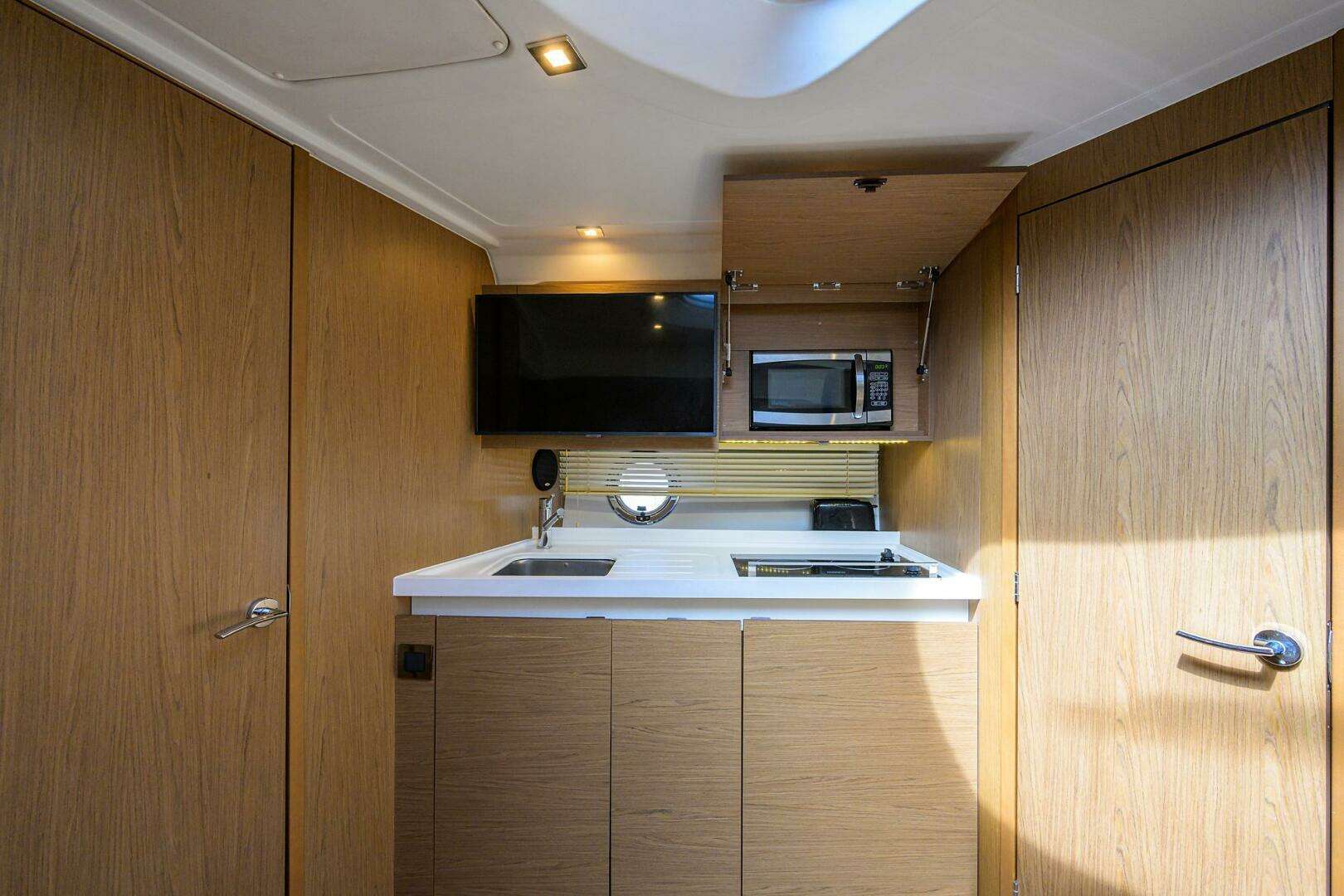 2015 Beneteau 38 GT - Image 7