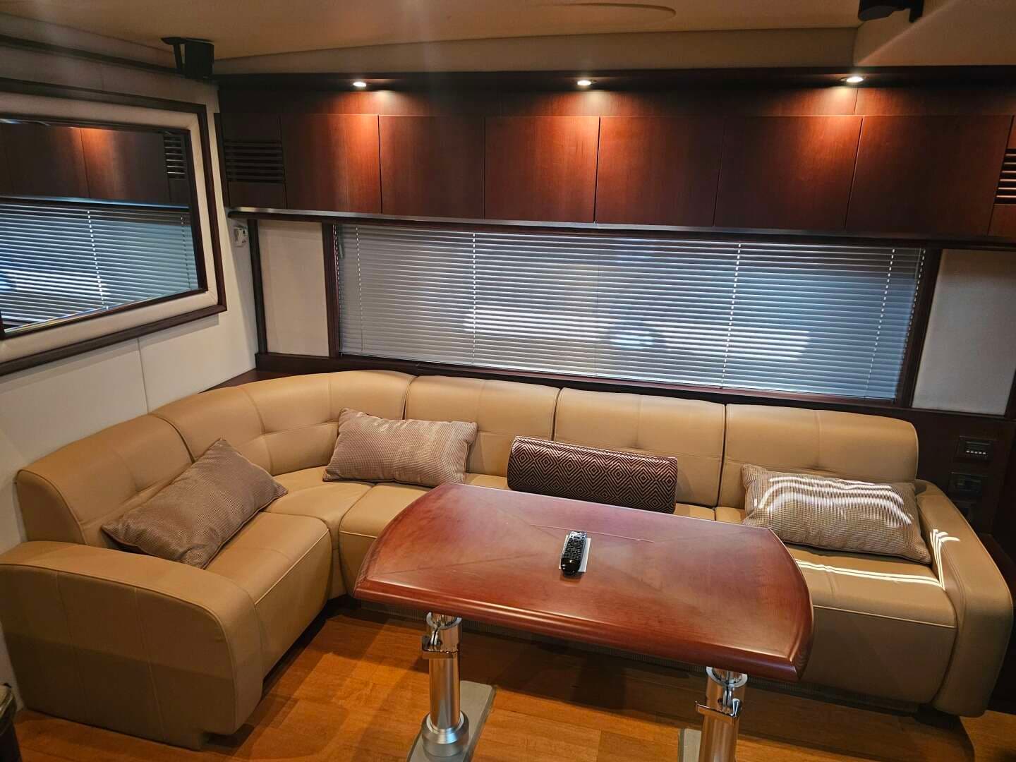 2012 Sea Ray 50 SUNDANCER - Image 35