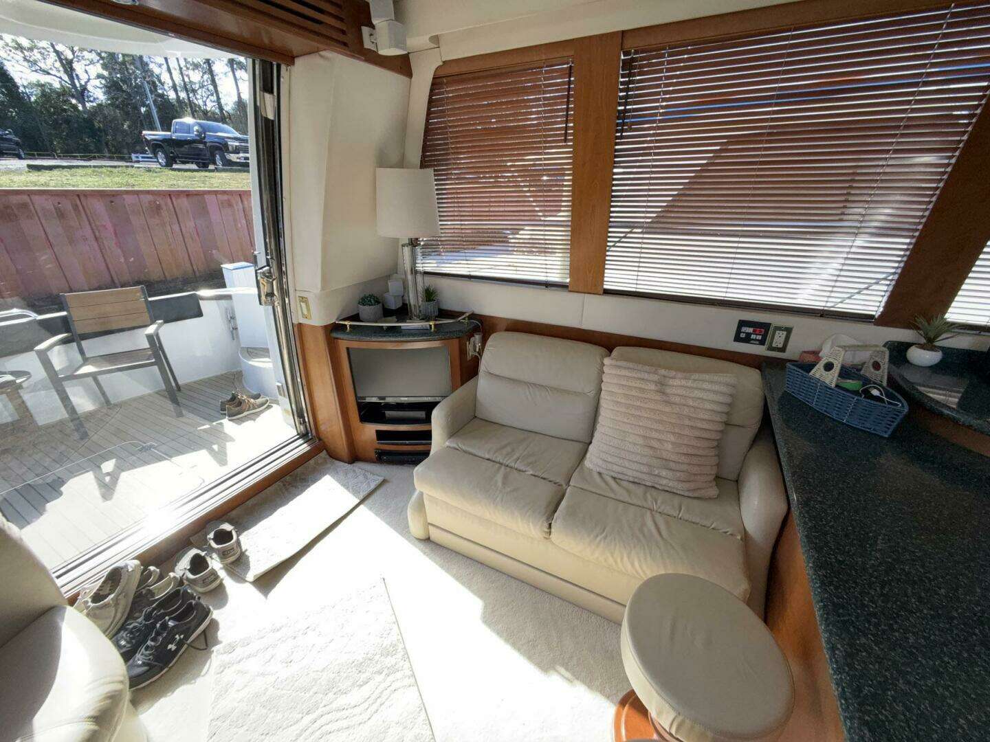 1999 Carver 530 Voyager Pilothouse - Image 21