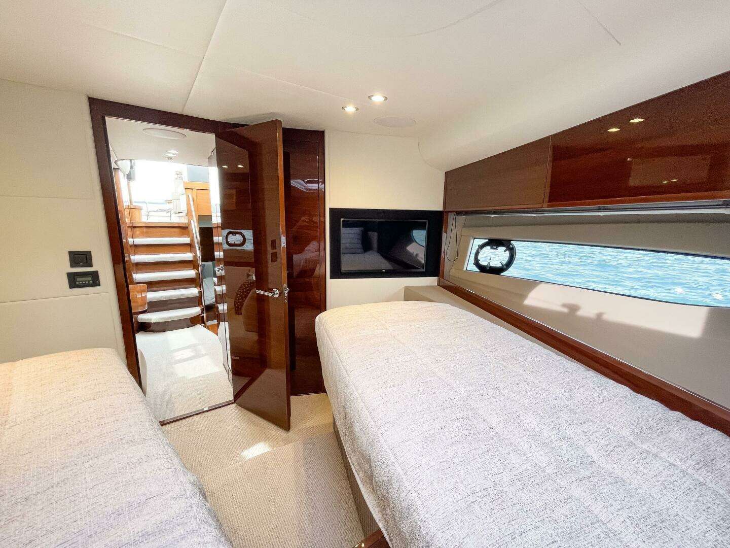 2022 Princess V50 - Image 22