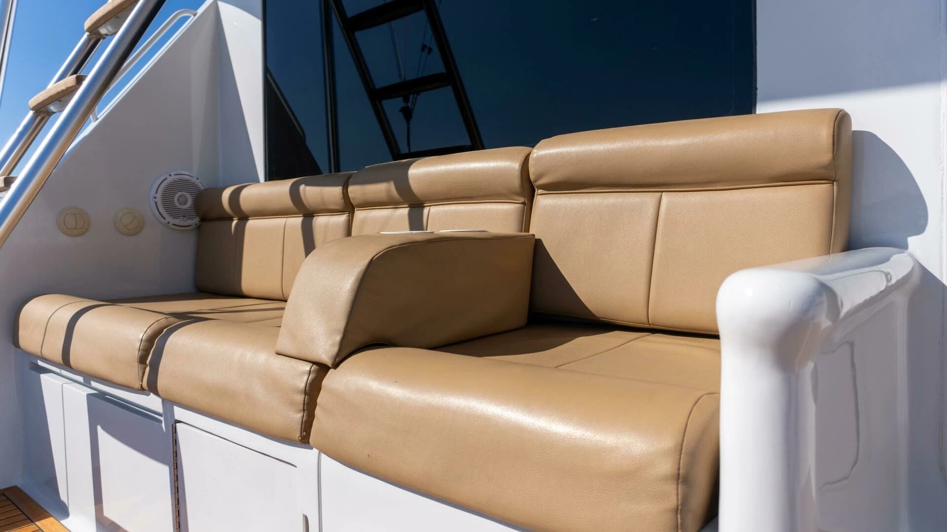 2001 Hatteras 60 Convertible - Image 41