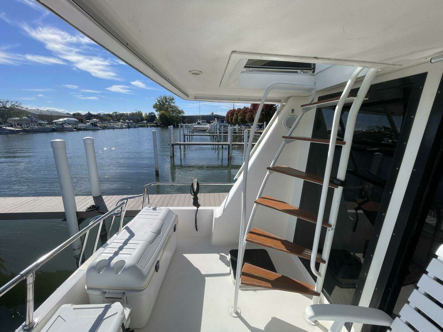 1993 Viking 50 Motor Yacht - Image 23
