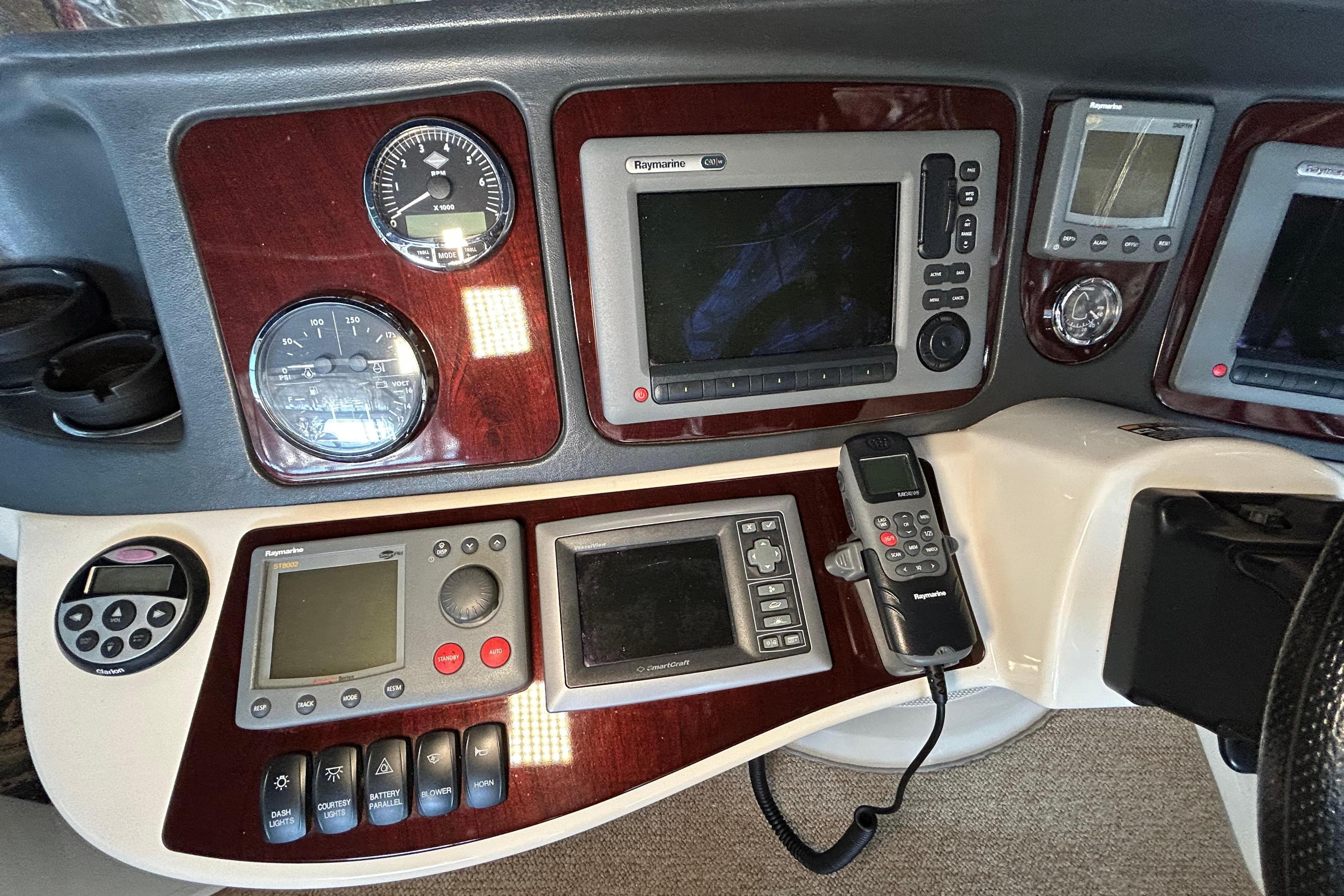 2009 Meridian 391 Sedan dashboard with navigation and control instruments.