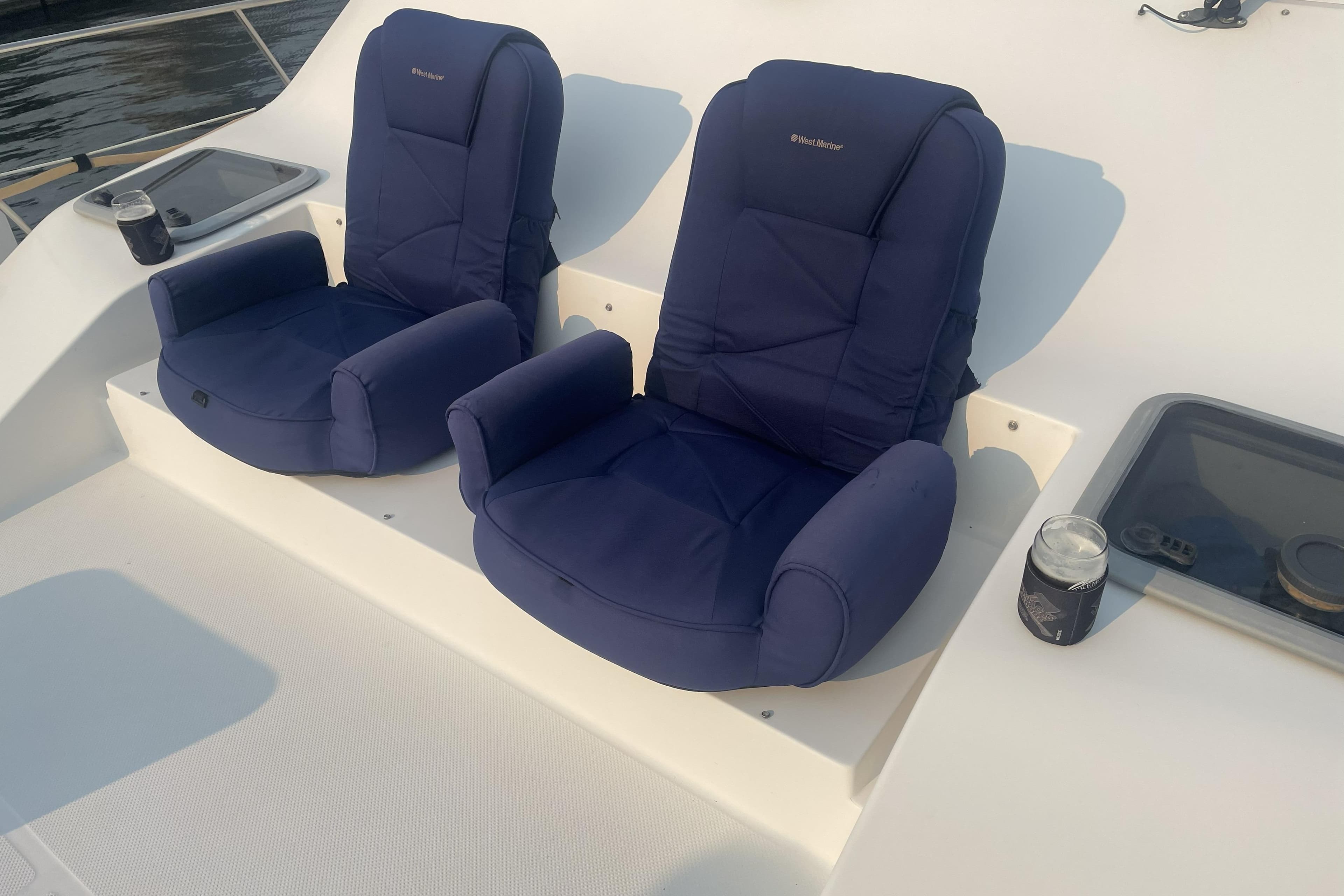 Two blue cushioned seats on a 2008 Meridian 490 Pilothouse boat deck.