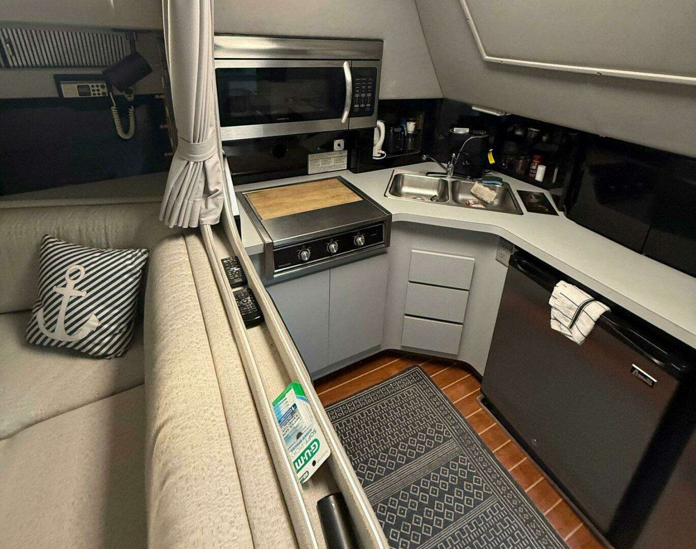 1989 Sea Ray 460 Express Cruiser - Image 17