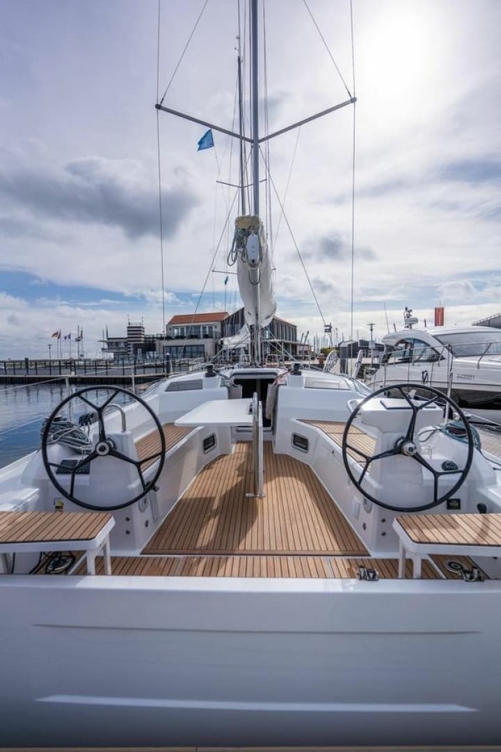 2026 Beneteau Oceanis 37.1 FIRST LINE - Image 4