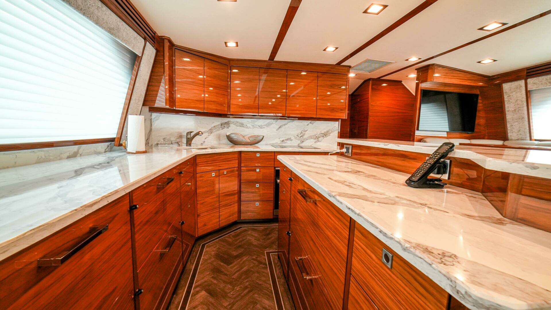 2023 Viking 72 Convertible - Image 38
