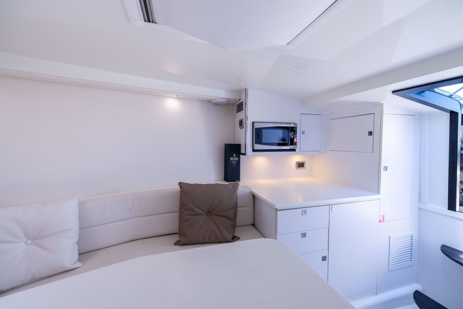 2016 VanDutch VanDutch 40 - Image 21