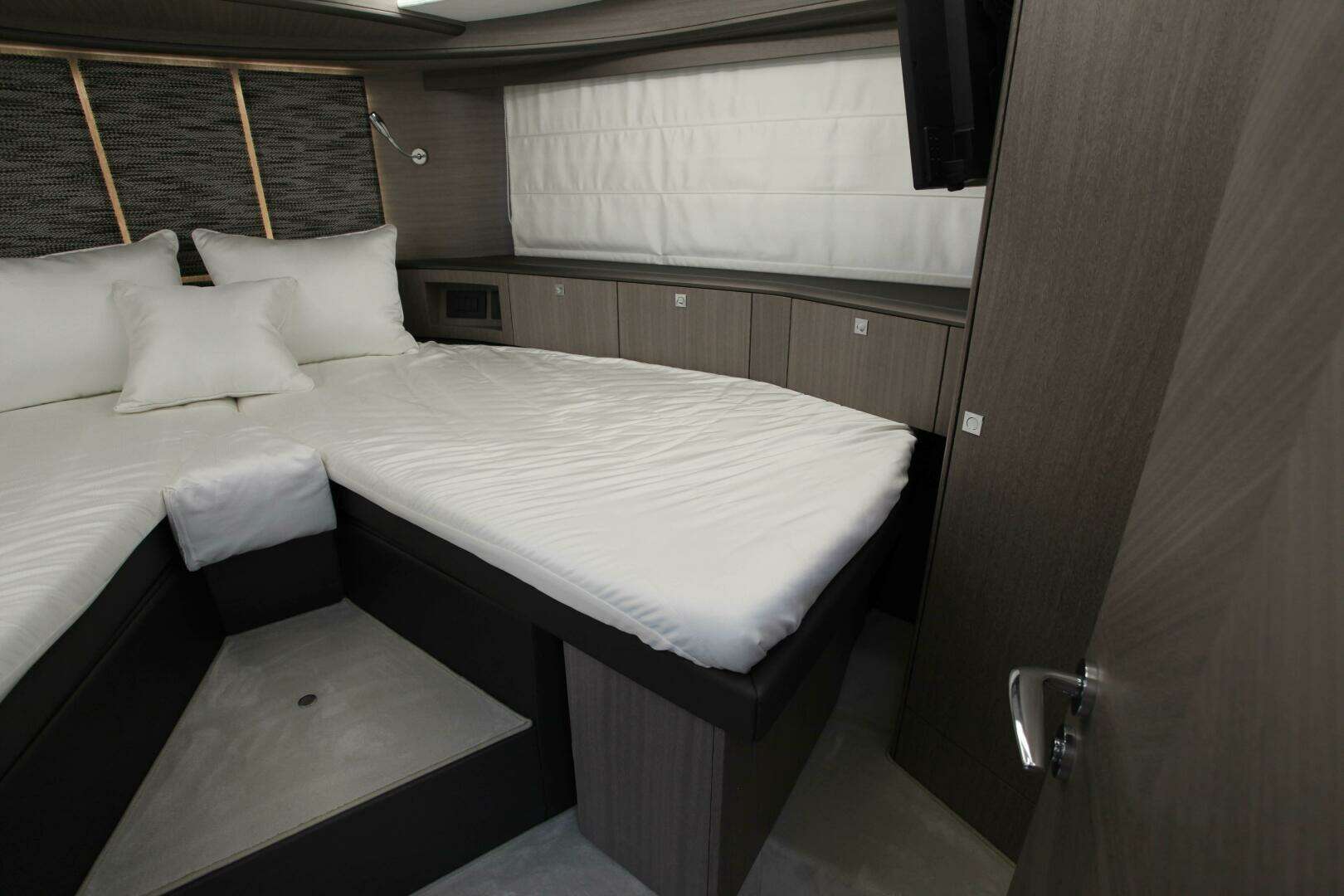 2025 Galeon — - Image 224