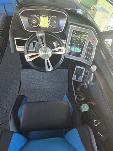 2018 MasterCraft XT22 - 6