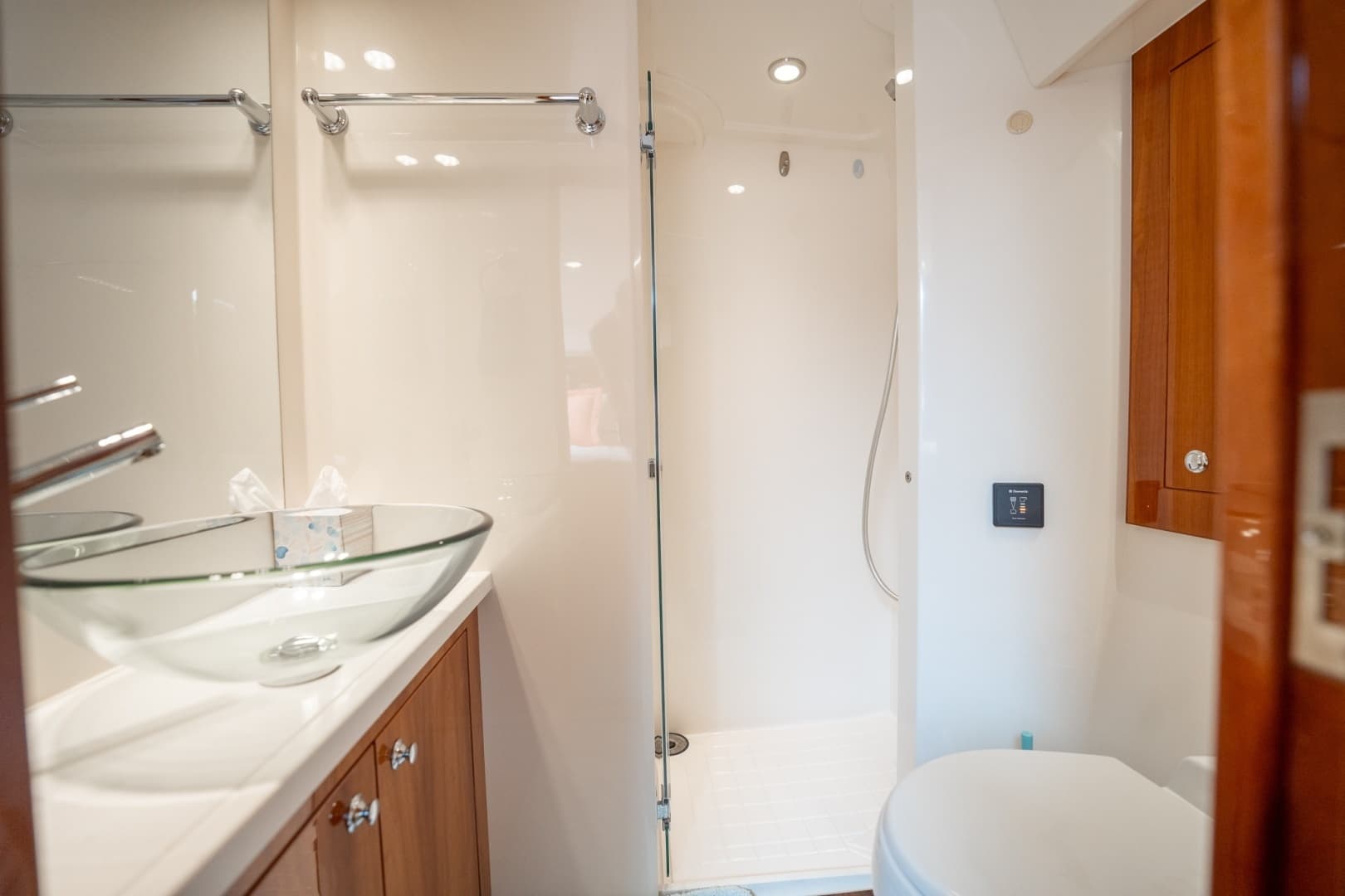 2016 Riviera 5000 Sport Yacht - Image 88
