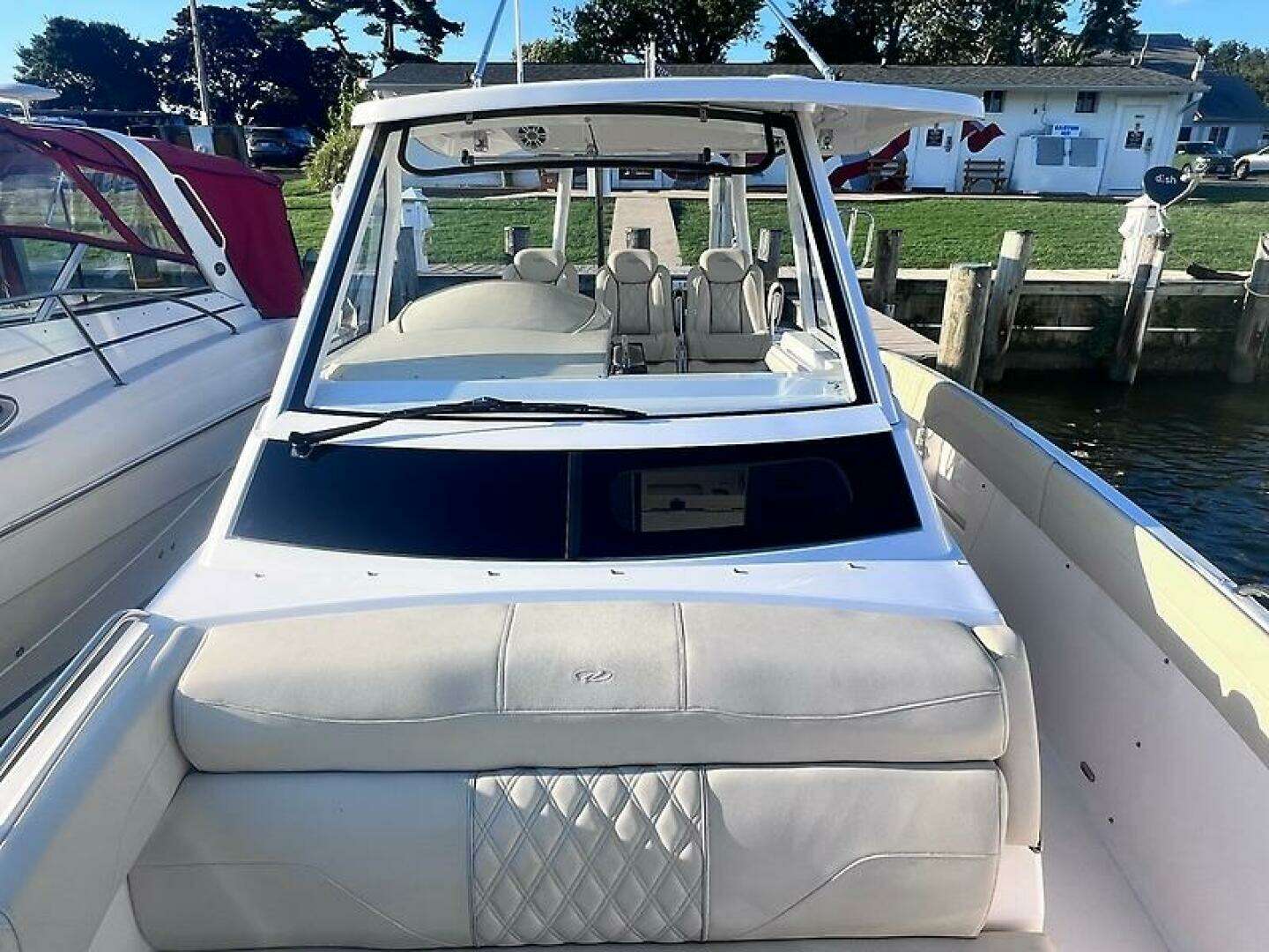 2019 Regal 33 SAV - Image 39