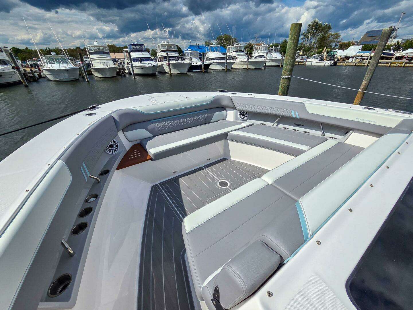 2025 Regal 50 SAV - Image 38