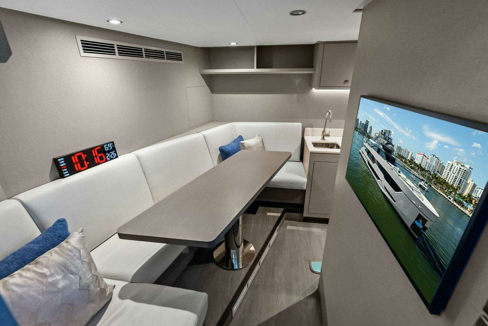 2024 Ocean Alexander 35 Revolution - Image 60