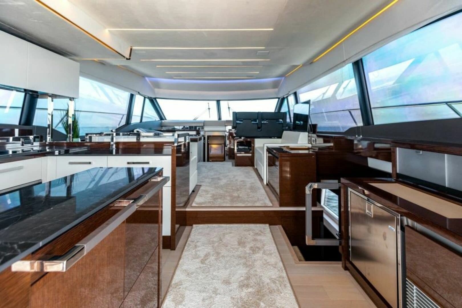 2020 Prestige 630 Flybridge - Image 6