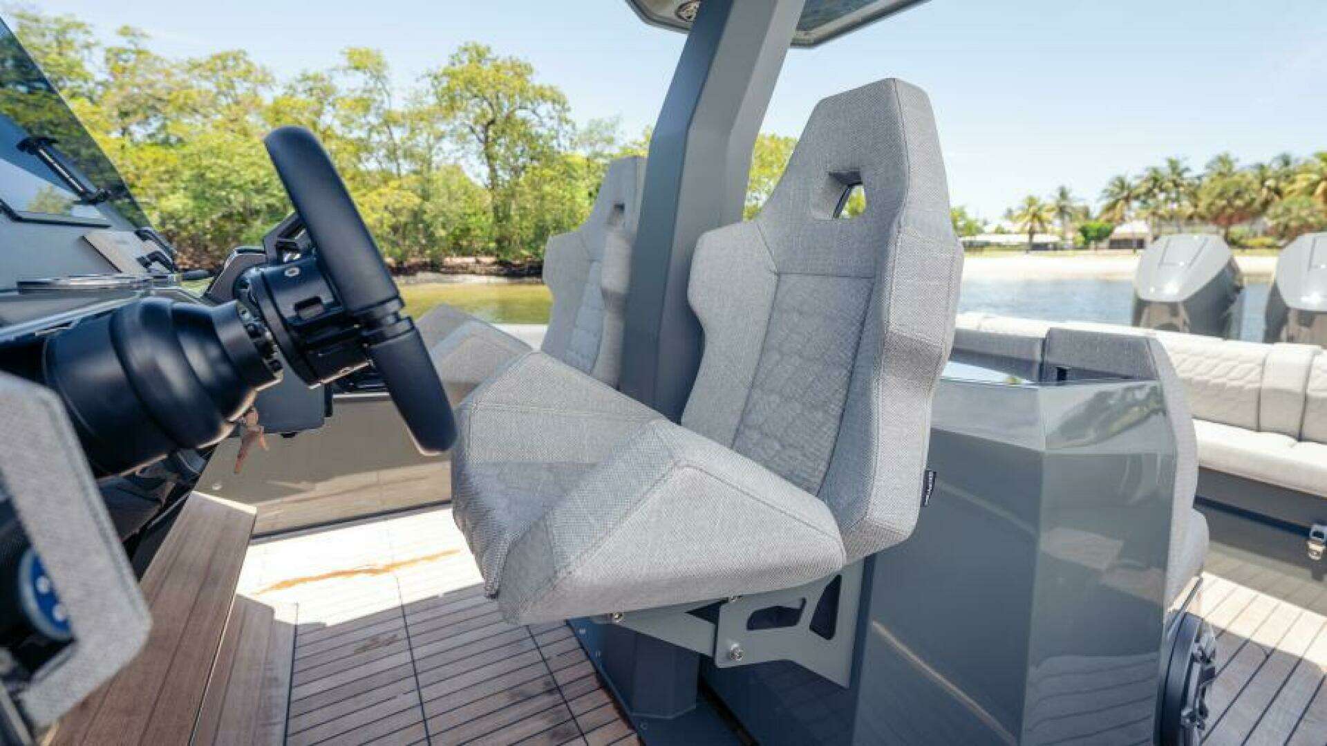 2025 Skipper 38 Sunbed - Image 15