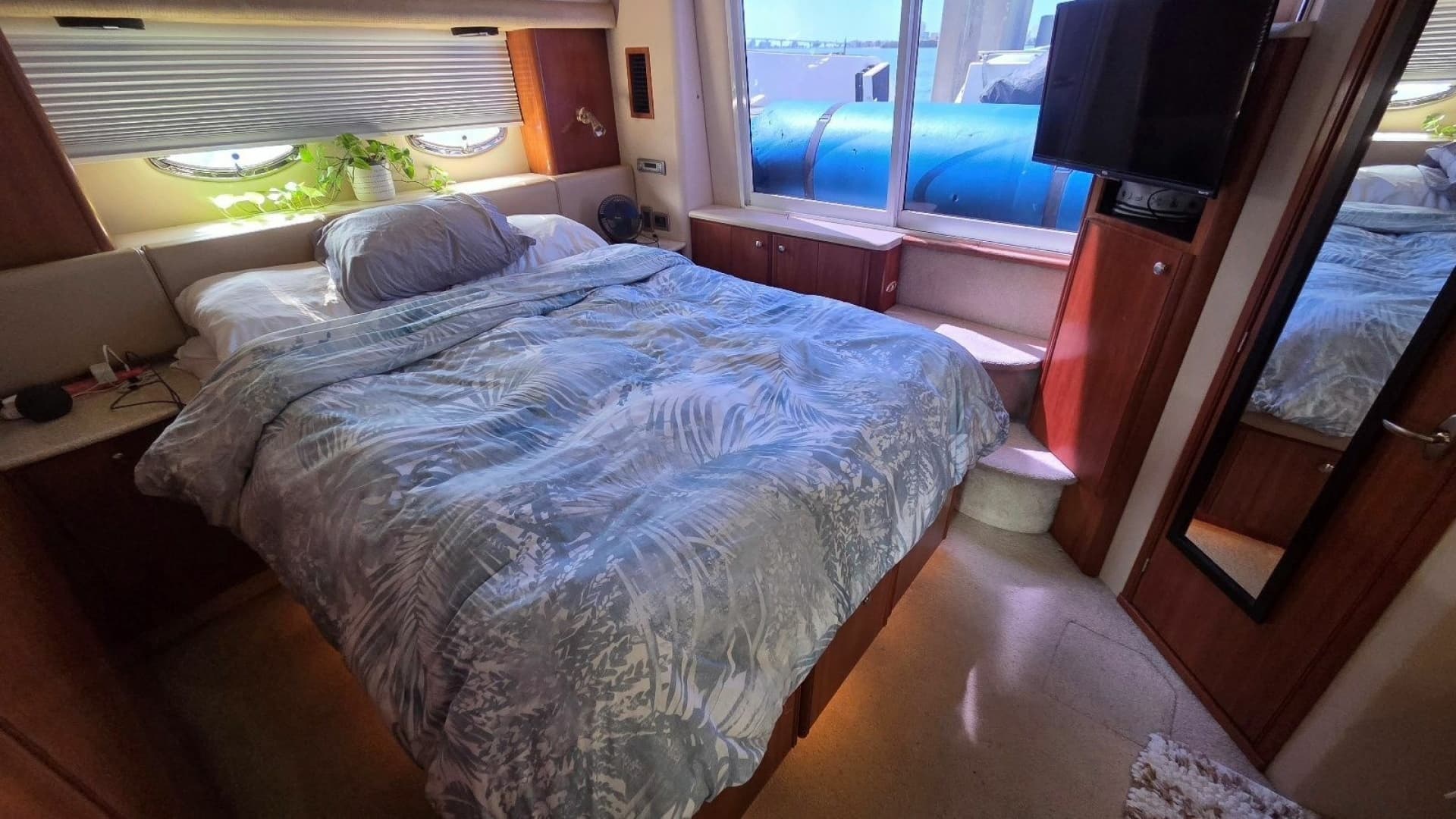 2004 Meridian 459 Aft Cabin Cockpit Motor Yacht - Image 55