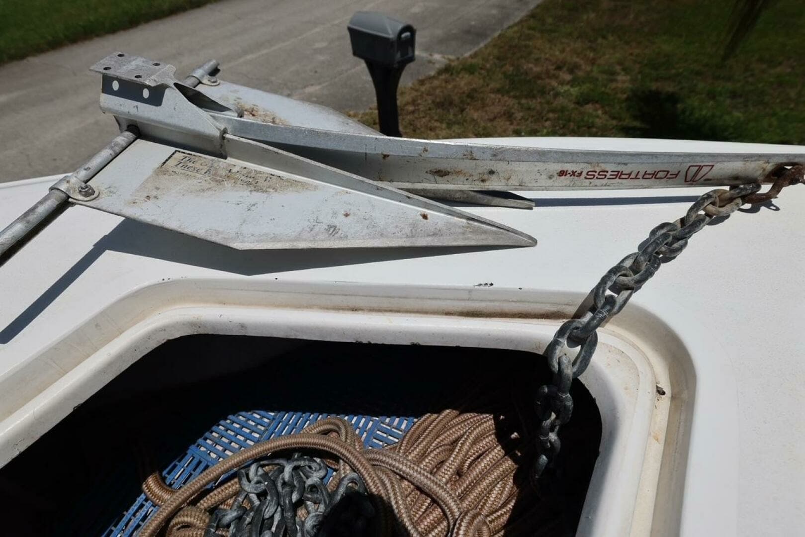 2001 Contender 27 Open - Image 30