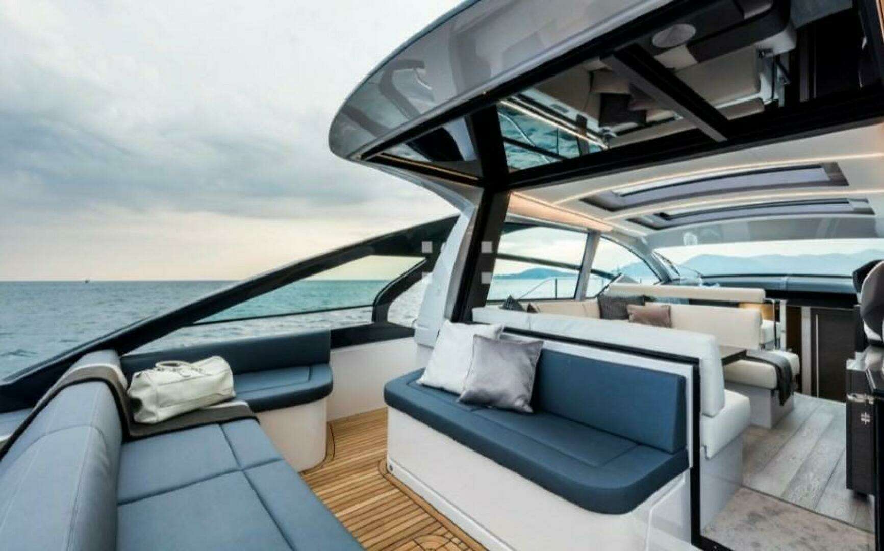 2019 Pershing 5X - Image 2