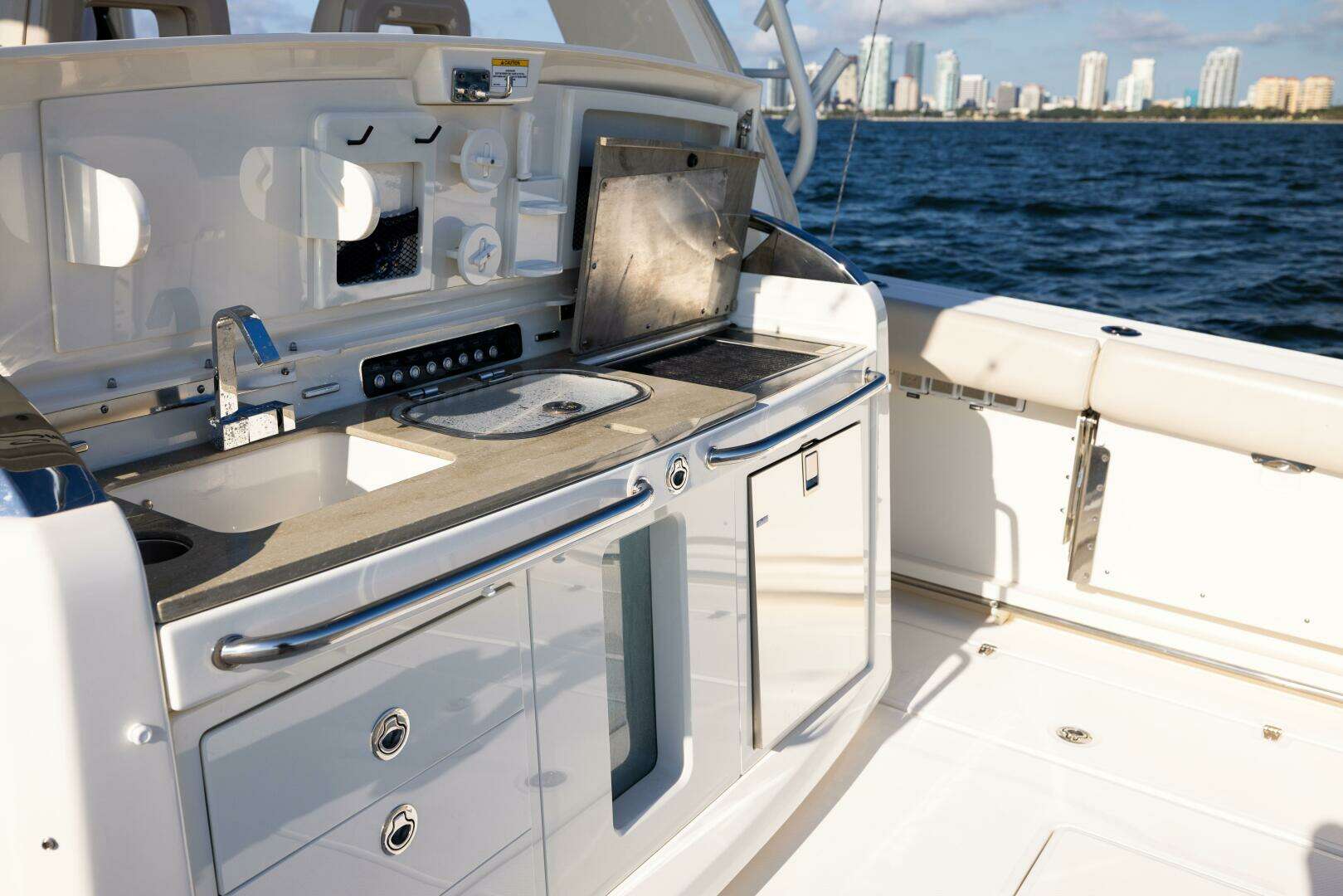 2021 Boston Whaler 420 Outrage - Image 34