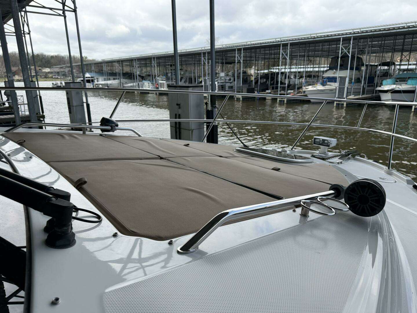 2017 Sea Ray 400 Sundancer - Image 18