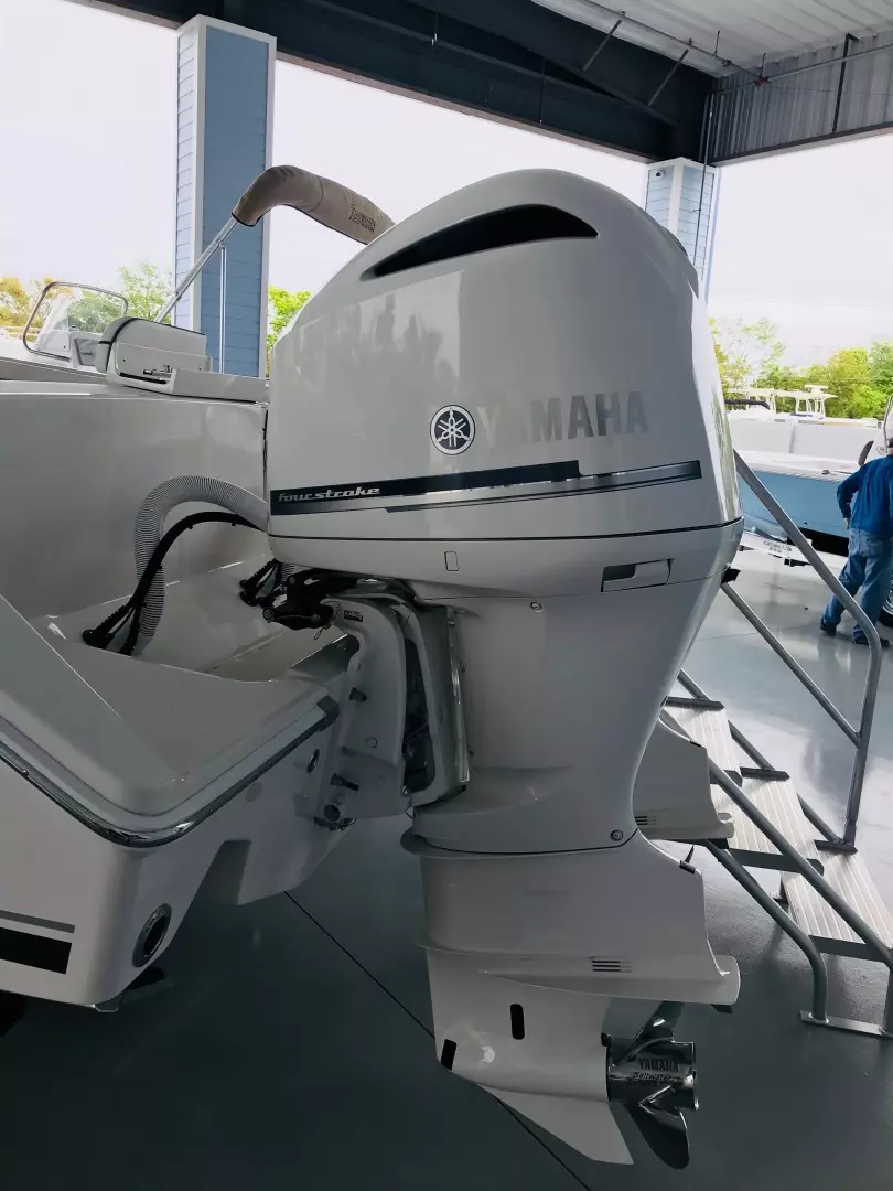 2018 Jupiter 30 HFS - Image 9