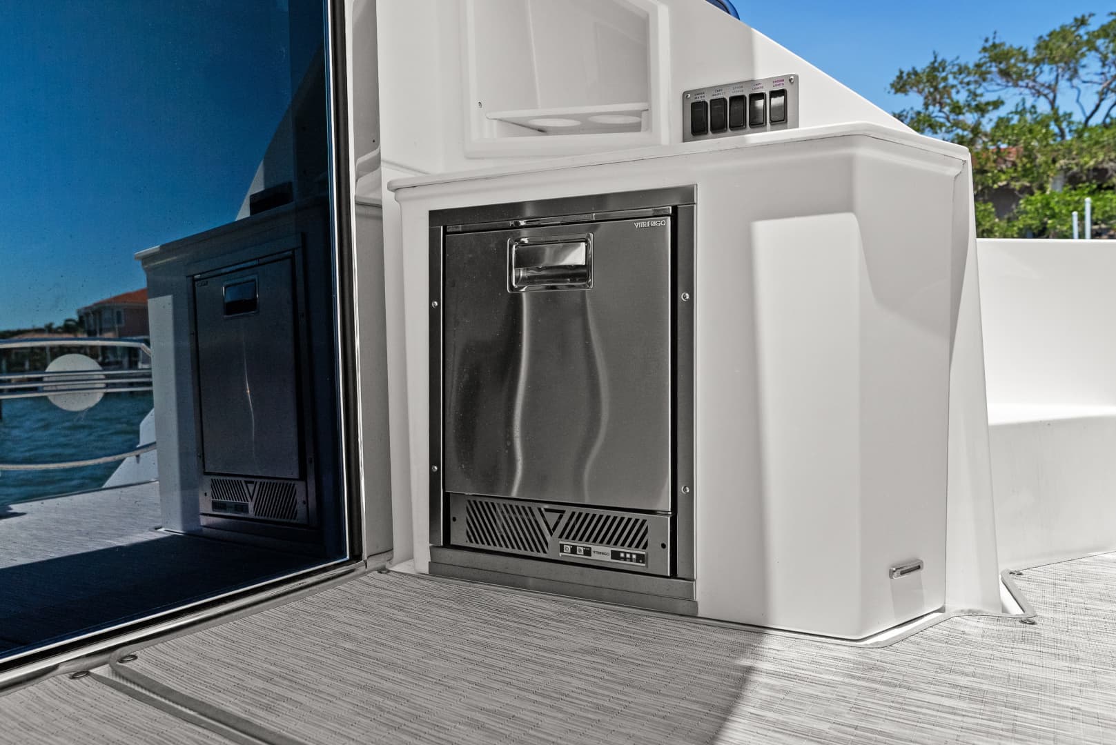 2025 Cruisers Yachts 50 Cantius - Image 28
