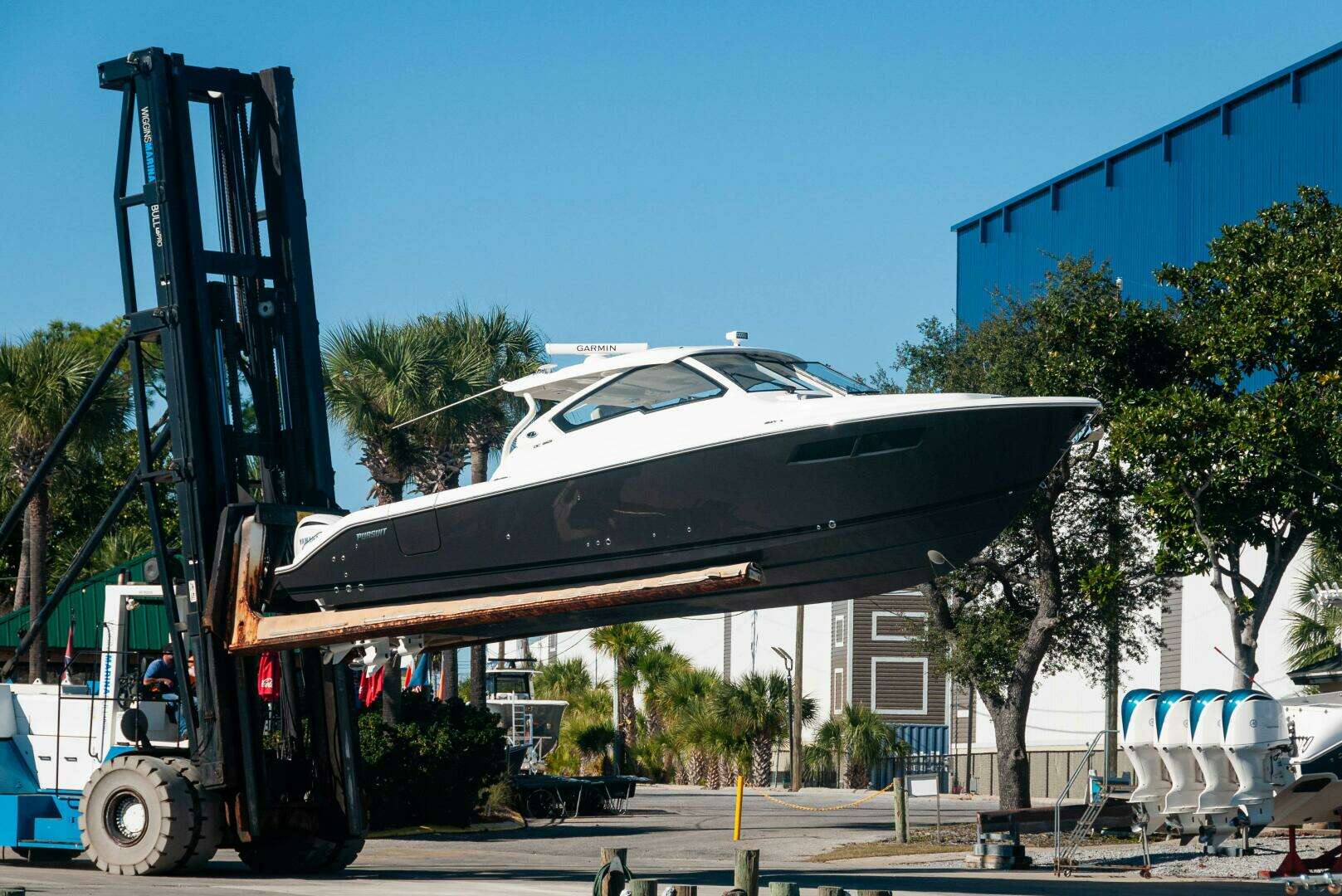 2023 Pursuit DC 365 Dual Console - Image 36