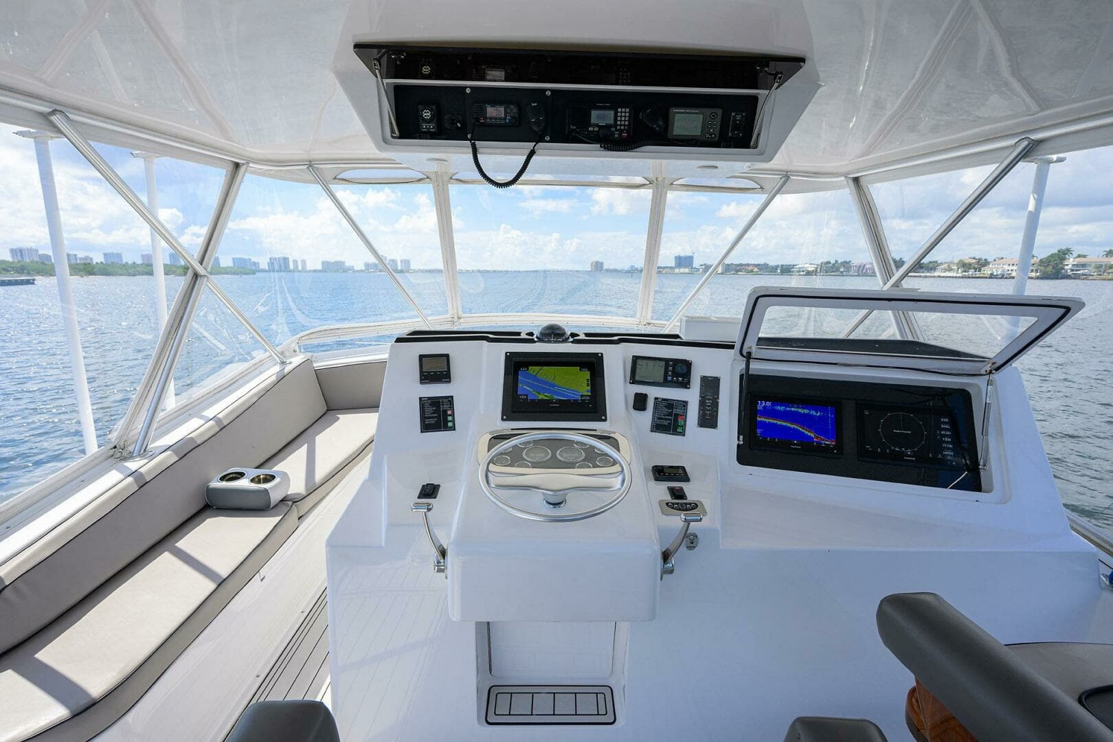 2000 Viking 50 Convertible - Image 40
