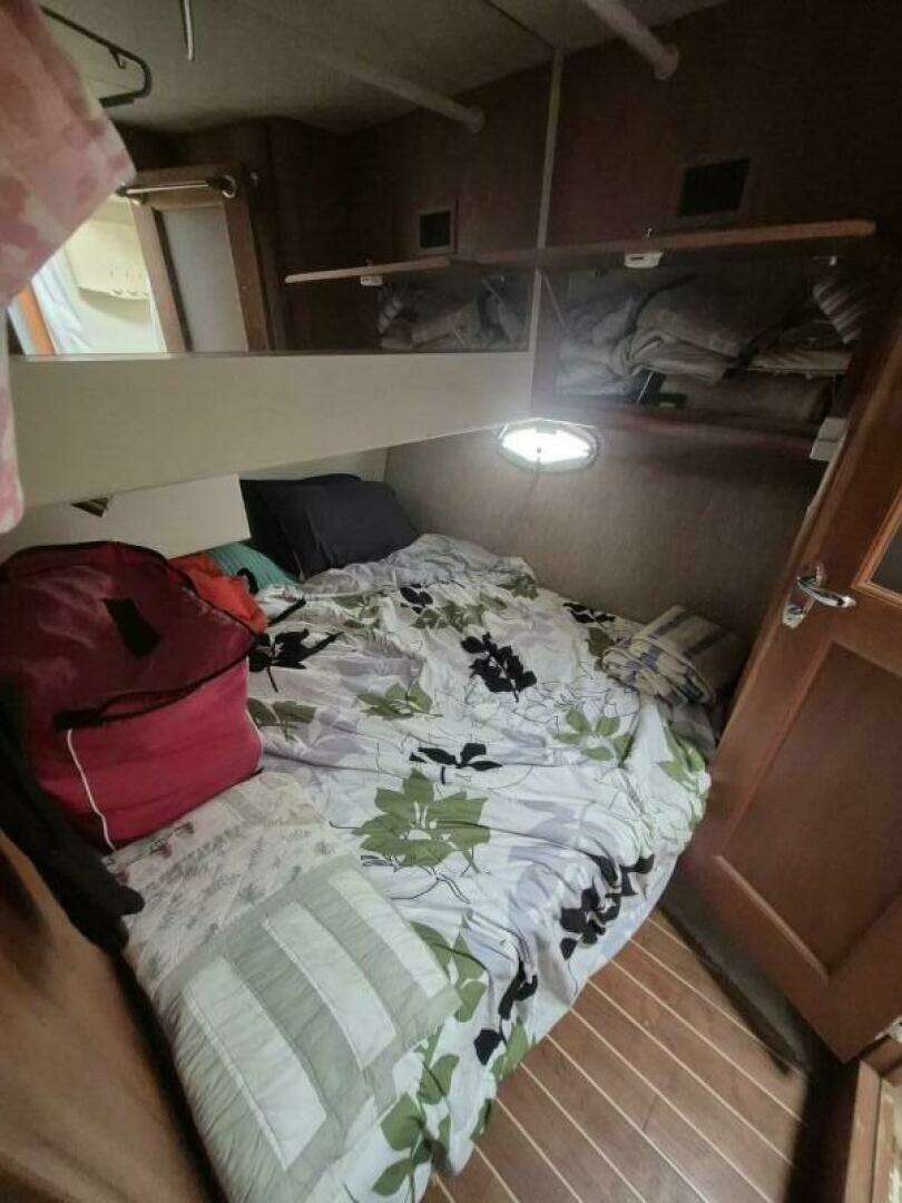 2002 Silverton 38 Convertible - Image 31