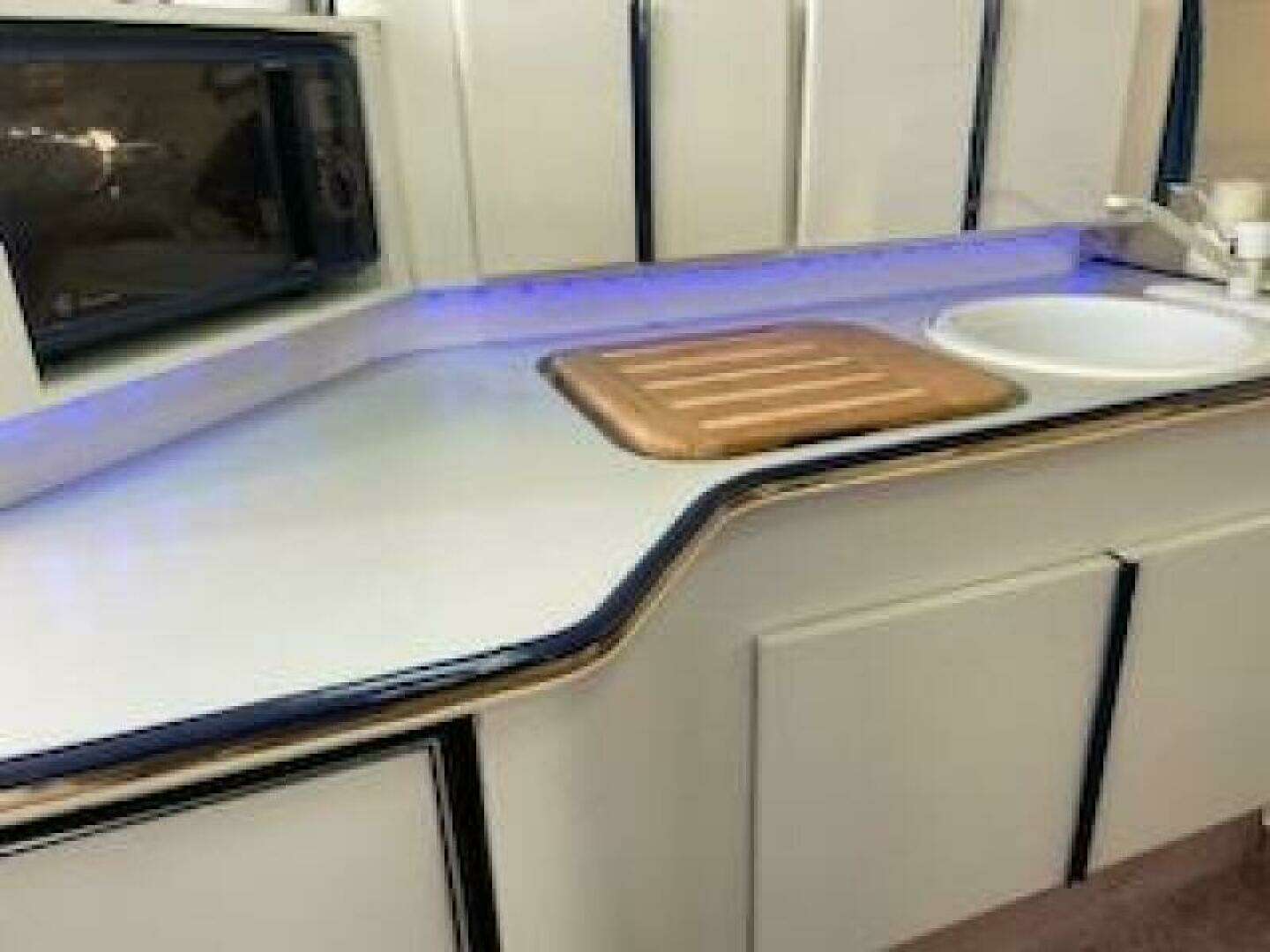 1990 Wellcraft Monaco 3000 - Image 5