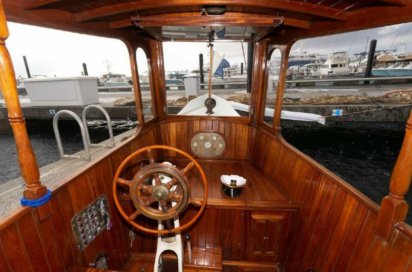 1910 Classic Gentleman’s Commuter yacht - Image 11