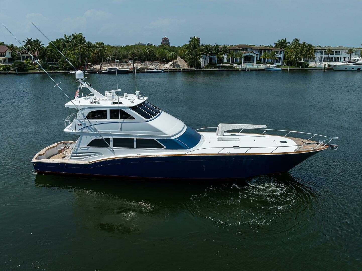 2004 Sea Force IX 82 Enclosed Bridge - Image 9